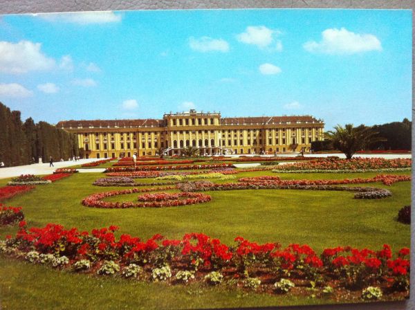 Wien, Schönbrunn, Schloß und Blumenparterre